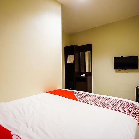Hotel O Makassar Near Gereja Advent Tikala Baru Formerly Rid'S Hotel Манадо Екстериор снимка